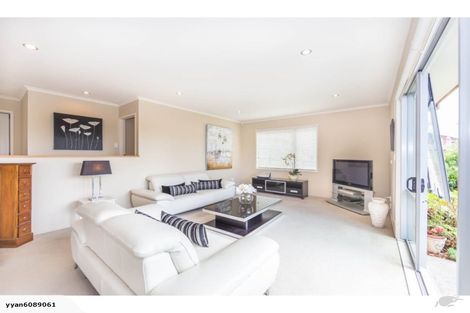 Photo of property in 15 Saltwood Street, Red Beach, 0932