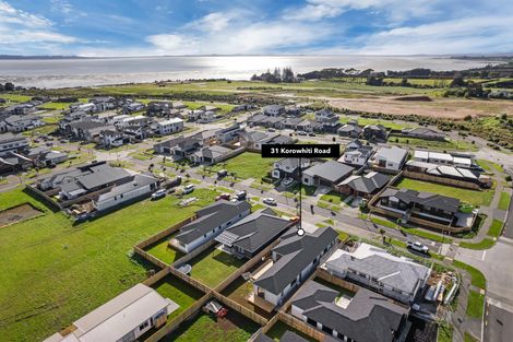 Photo of property in 31 Korowhiti Road, Clarks Beach, 2122