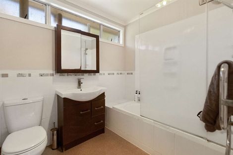 Photo of property in 32 Willow Avenue, Hannahs Bay, Rotorua, 3010