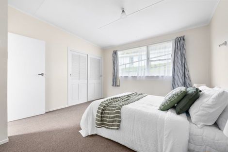 Photo of property in 4 Thomson Grove, Stokes Valley, Lower Hutt, 5019