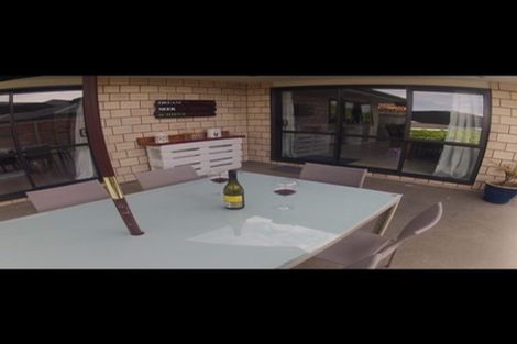 Photo of property in 22 Ripple Grove, Waiuku, 2123