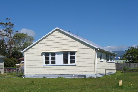 Photo of property in 6 Larsen Street, Westport, 7825