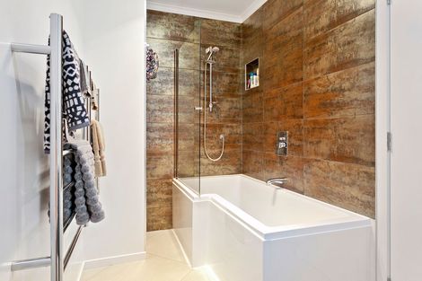 Photo of property in 12 Bowen Street, Cambridge, 3434