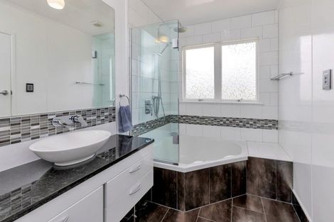 Photo of property in 18 Parkland Crescent, Terrace End, Palmerston North, 4410