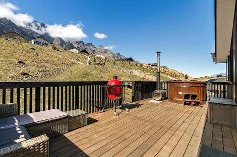 Photo of property in 31 Muster Road, Jacks Point, 9371