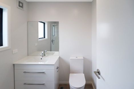 Photo of property in 137 Whites Line East, Waiwhetu, Lower Hutt, 5010