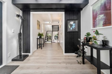 Photo of property in 43 Kohu Road, Titirangi, Auckland, 0604