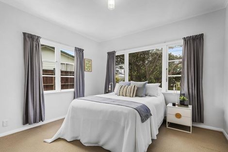 Photo of property in 18 Hampton Hill Road, Tawa, Wellington, 5028