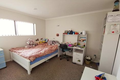 Photo of property in 20 San Prospero Crescent, Henderson, Auckland, 0612