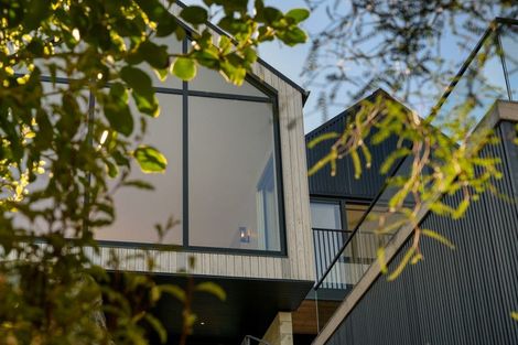 Photo of property in 66 Cedar Drive, Kelvin Heights, Queenstown, 9300