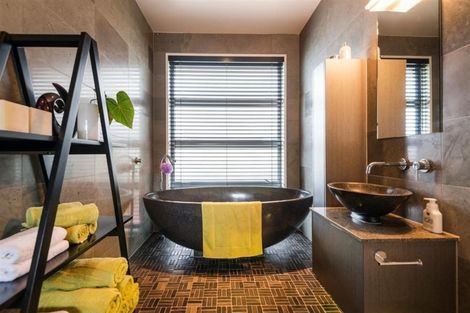 Photo of property in 6 Kerema Way, Schnapper Rock, Auckland, 0632