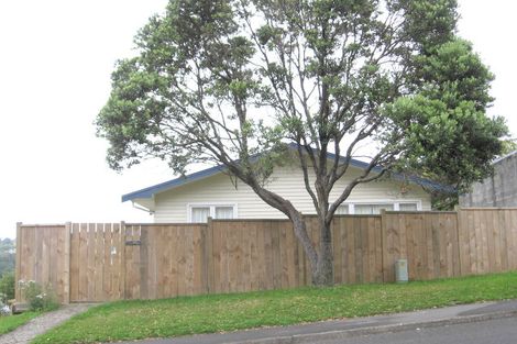 Photo of property in 33 Stewart Drive, Newlands, Wellington, 6037