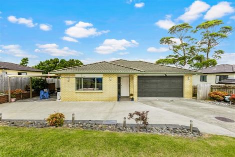 Photo of property in 22 Gordon Stanley Drive, Massey, Auckland, 0614