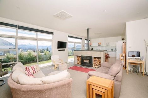 Photo of property in 10 Mcleod Avenue, Wanaka, 9305