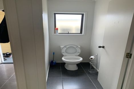 Photo of property in 13 Gloaming Place, Conifer Grove, Takanini, 2112
