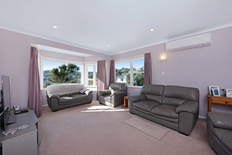 Photo of property in 17 Southern Cross Crescent, Island Bay, Wellington, 6023
