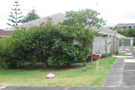 Photo of property in 1/6 Margaret Place, Milford, Auckland, 0620