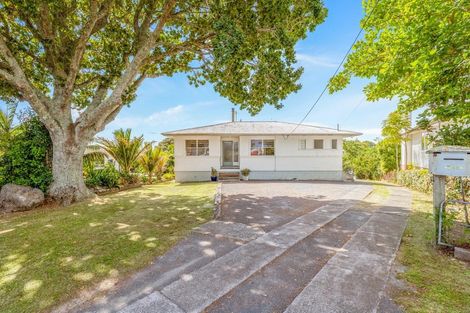 Photo of property in 15 Murray Road, Te Atatu Peninsula, Auckland, 0610