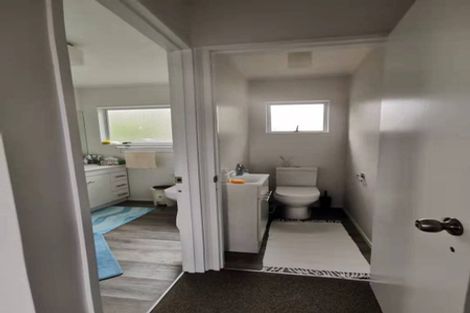 Photo of property in 2/14 Camilla Grove, Totara Vale, Auckland, 0629