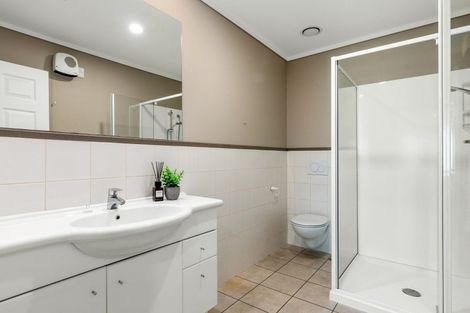 Photo of property in 72 Devonport Road, Tauranga, 3110