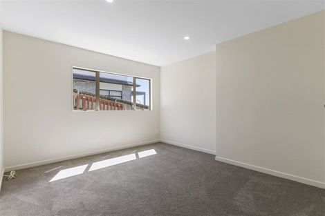 Photo of property in 14 Spoonbill Place, Unsworth Heights, Auckland, 0632