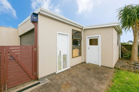 Photo of property in 9b Poplar Grove, Whalers Gate, New Plymouth, 4310