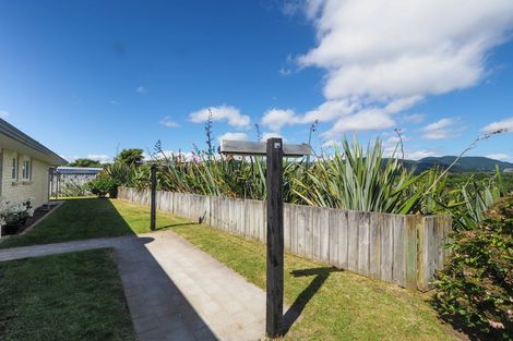 Photo of property in 17 Crown Hill, Paraparaumu, 5032