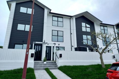 Photo of property in 2/2 Jadewynn Drive, Massey, Auckland, 0614