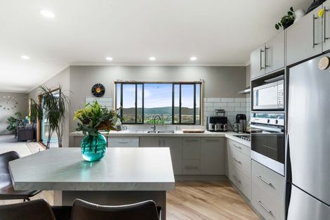 Photo of property in 111 Pacific View Drive, Whangamata, 3620