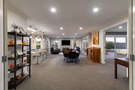 Photo of property in 3 Silicon Way, Fitzherbert, Palmerston North, 4410