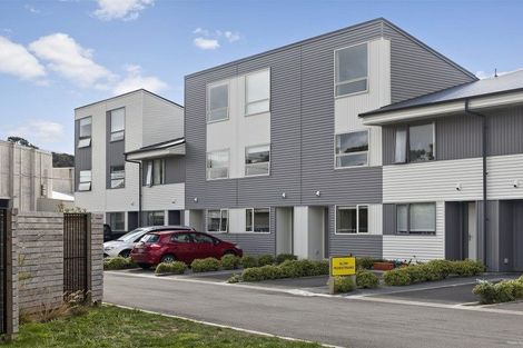 Photo of property in 2u6 Stone Street, Miramar, Wellington, 6022