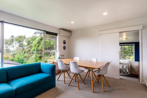 Photo of property in 52 Staincross Street, Green Bay, Auckland, 0604