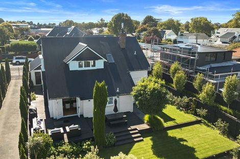 Photo of property in 111 Saint Andrews Square, Strowan, Christchurch, 8052