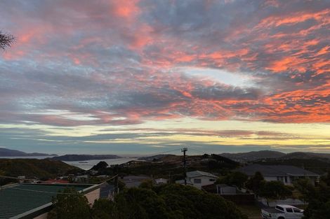 Photo of property in 3 Salford Street, Newlands, Wellington, 6037