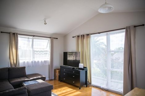 Photo of property in 1/11 Liston Street, Northcote, Auckland, 0627