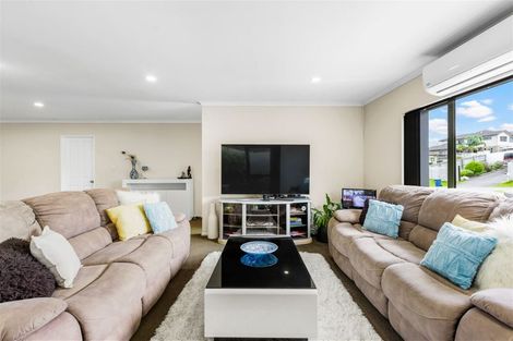 Photo of property in 22 Gordon Stanley Drive, Massey, Auckland, 0614
