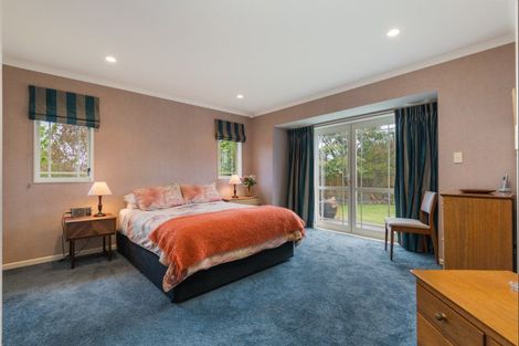 Photo of property in 6 La Lena Grove, Fitzherbert, Palmerston North, 4410