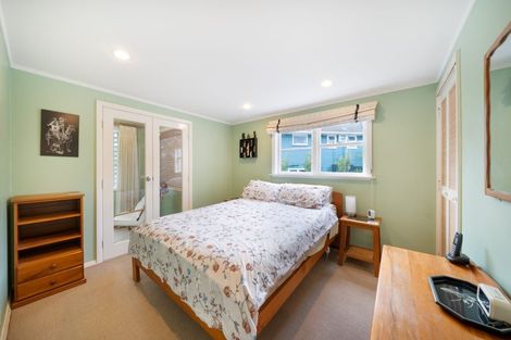 Photo of property in 64 Taylor Terrace, Tawa, Wellington, 5028