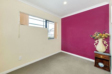 Photo of property in 2/890 East Coast Road, Northcross, Auckland, 0630