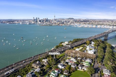 Photo of property in 25 Princes Street, Northcote Point, Auckland, 0627