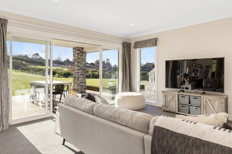 Photo of property in 7 Lochinvar Lane, Acacia Bay, Taupo, 3385