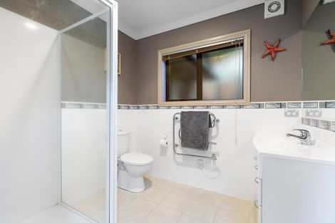 Photo of property in 11 Hillford Place, Welcome Bay, Tauranga, 3175