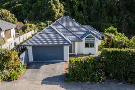 Photo of property in 212 Westchester Drive, Churton Park, Wellington, 6037