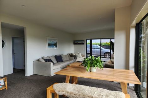 Photo of property in 2 Wairau Road, Oakura, 4374