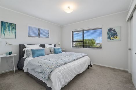 Photo of property in 23 Flaunty Place, West Harbour, Auckland, 0618