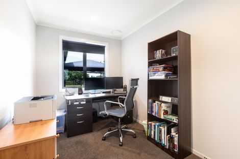 Photo of property in 37 Mike Smith Drive, Cambridge, 3434