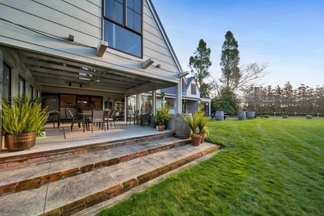 Photo of property in 48 Kairau Road West, Sentry Hill, New Plymouth, 4373