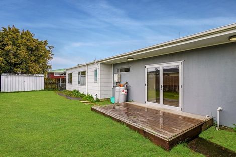 Photo of property in 17a/1 Tawa Road, Te Atatu Peninsula, Auckland, 0610