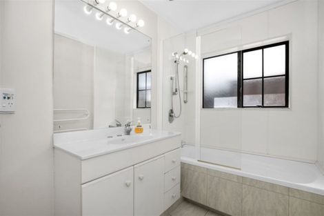 Photo of property in 14 Golfland Drive, Golflands, Auckland, 2013