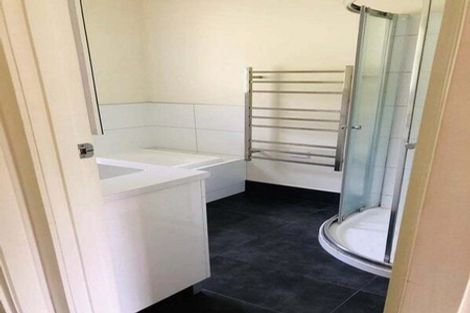Photo of property in 61 Peach Road, Glenfield, Auckland, 0629